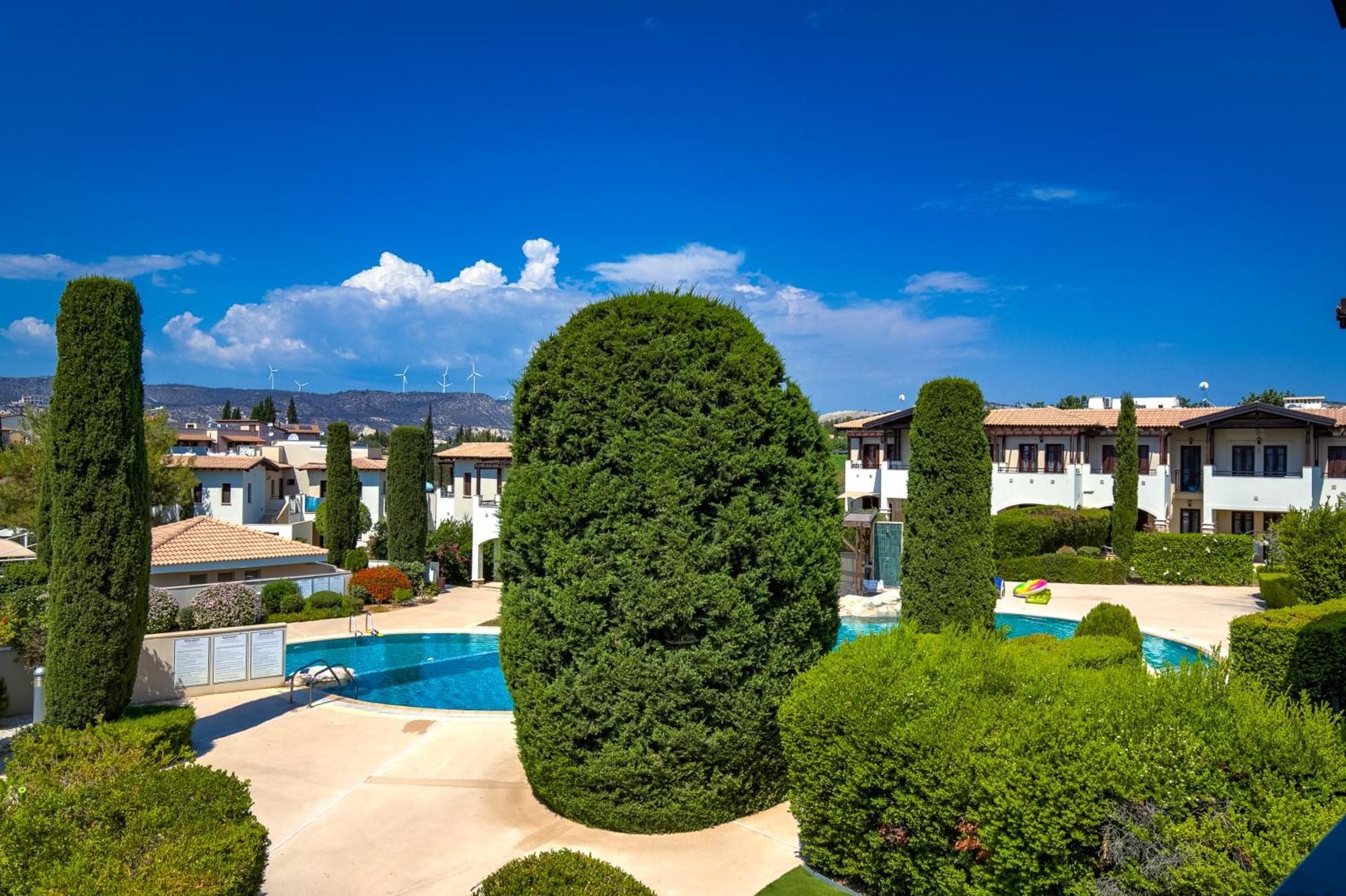 2 Bedroom Apartment Chloe With Communal Pool, Aphrodite Hills Resort Kouklia Extérieur photo